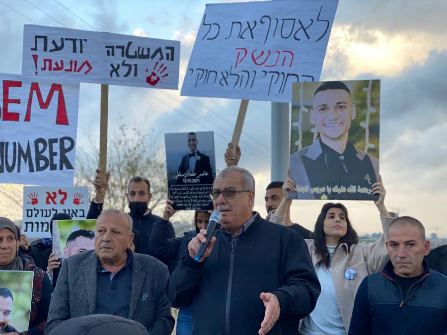 أهالي ديرحنا يحتجّون أمام مقر قيادة شرطة لواء الجليل 